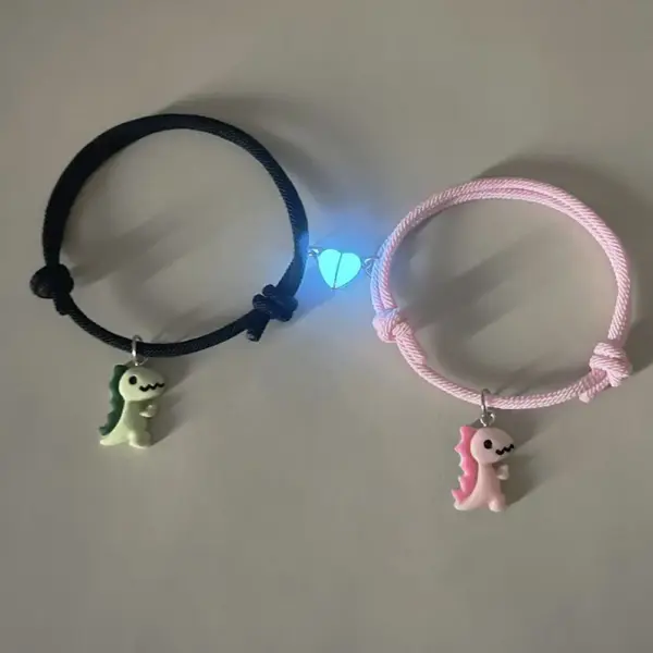 Paar-Armbänder mit Dinosaurier-Anhängern und Herz-Element