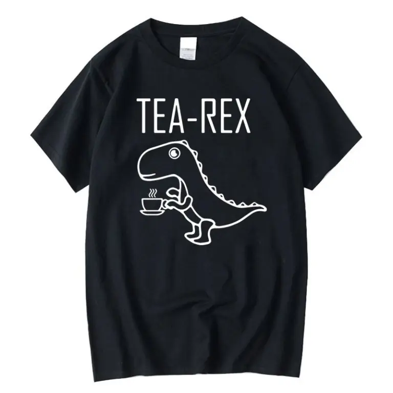 Schwarzes T-Shirt mit weißem Dinosaurier-Aufdruck und Tee-Tasse