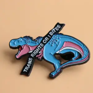 Blau-rosa Dinosaurier-Anstecknadel mit schwarzem Band
