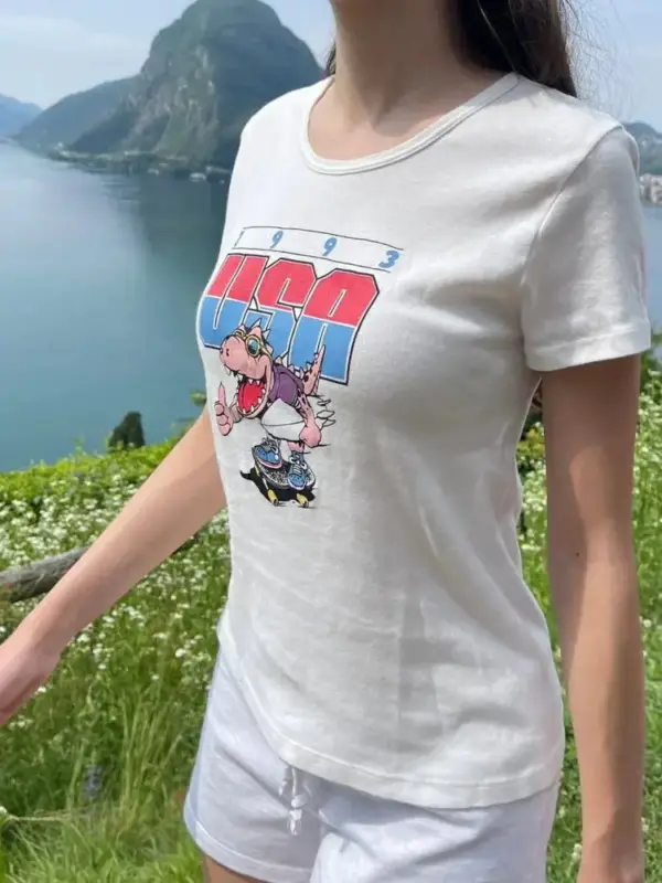 Damen T-Shirt mit Dino auf Skateboard, Rundhals, Kurzarm – Bild 2