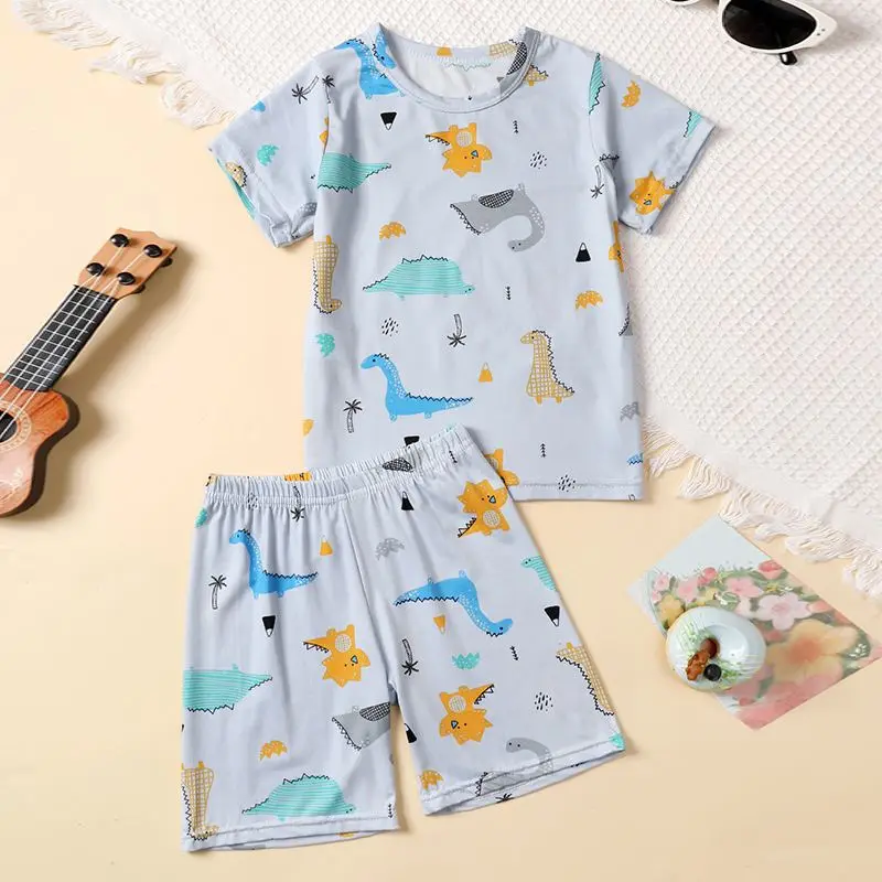Hellgraues Kinder-Set mit Shirt und Shorts mit Dinosaurier-Muster