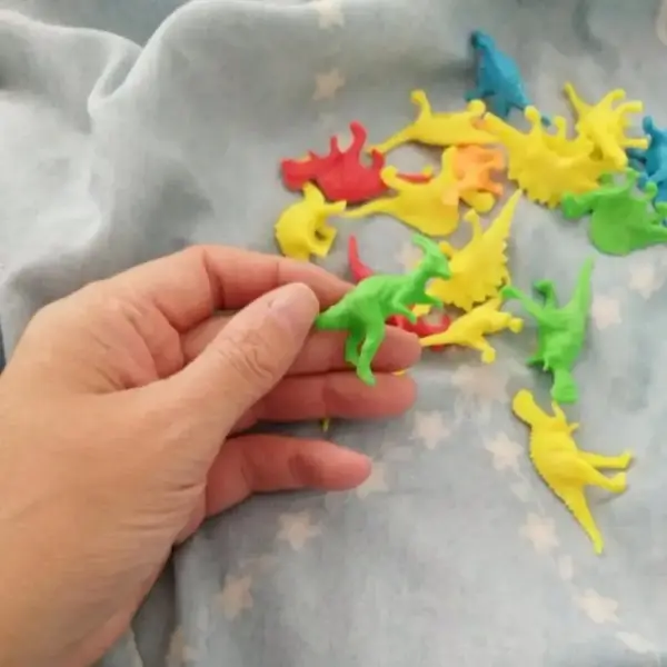 Dinosaurier Figuren Set in verschiedenen Arten und Farben