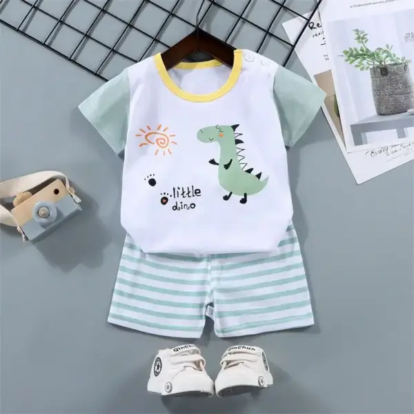 Kinder Schlafanzug Set mit Shirt und gestreiften Shorts