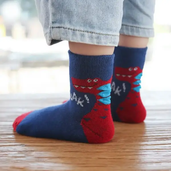 Jungen Socken mit Dino-Motiv und Stachel-Details – Bild 3