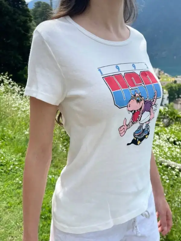 Damen T-Shirt mit Dino auf Skateboard, Rundhals, Kurzarm – Bild 3