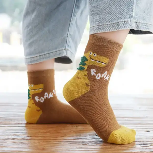 Jungen Socken mit Dino-Motiv und Stachel-Details – Bild 4