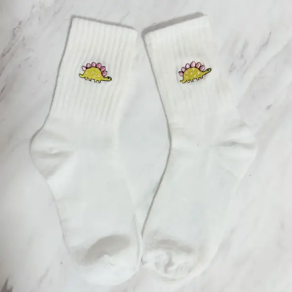 Socken mit gestickten Dino-Motiven, mittelhoch – Bild 3