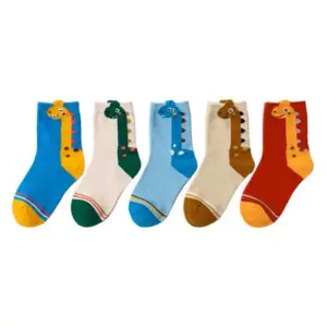 Fünf Paar Kindersocken mit Dinosaurier-Motiv in Blau, Beige und Rot