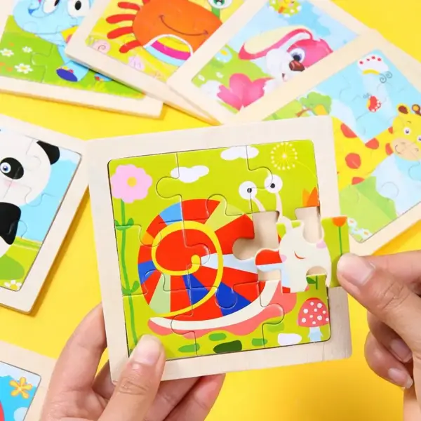 Kleines Holzpuzzle mit Tiermotiven im Cartoon-Stil – Bild 4