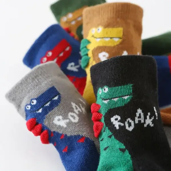 Jungen Socken mit Dino-Motiv und Stachel-Details – Bild 5