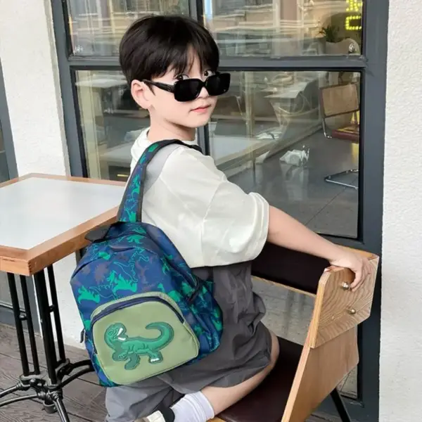 Kinderrucksack für Jungen mit Dinosaurier-Muster und Frontfach – Bild 3