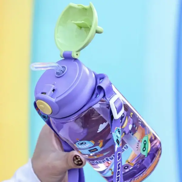 Kinder Trinkflasche mit Strohhalm, Klappdeckel und Trageband – Bild 5
