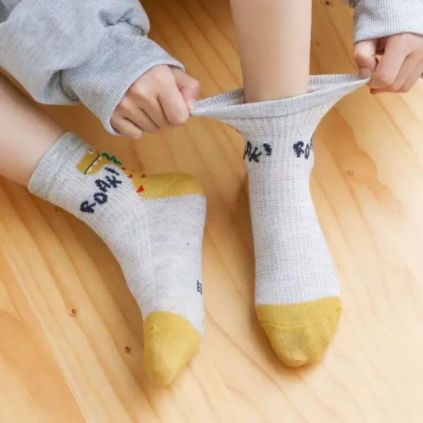 Jungen Socken mit Dino-Motiv, Ferse und Spitze in Kontrastfarbe – Bild 5