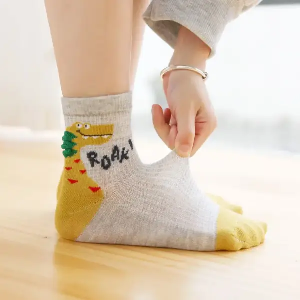 Jungen Socken mit Dino-Motiv, Ferse und Spitze in Kontrastfarbe – Bild 6
