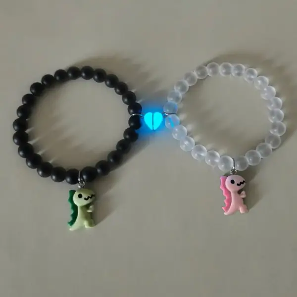 Partner-Armbänder mit Dinosaurier-Anhängern und Herz – Bild 4