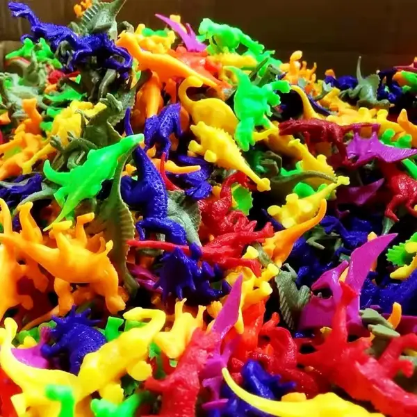 Bunte Dinosaurier Figuren aus Kunststoff mit zwei Palmen – Bild 5