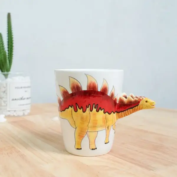 Keramiktasse mit plastischem Tierhenkel und Bemalung – Bild 12