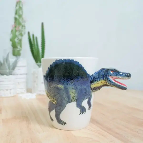 Keramiktasse mit plastischem Tierhenkel und Bemalung – Bild 10