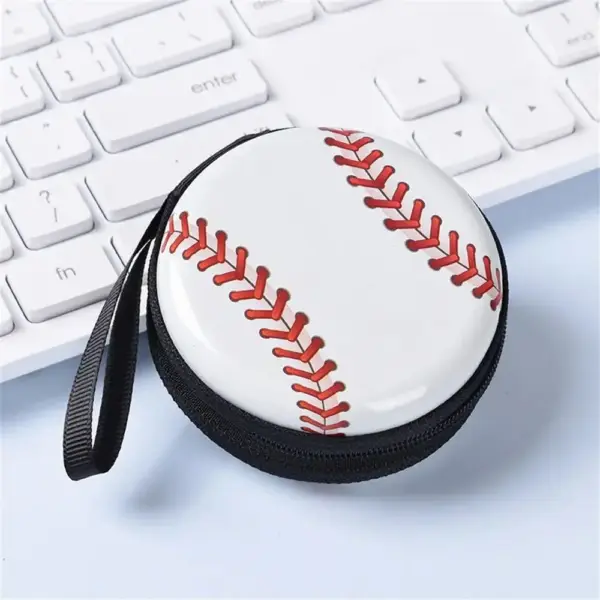 Runde Münzbörse mit Reißverschluss, Handschlaufe und Ballmotiven – Bild 10