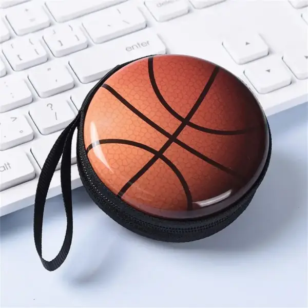 Runde Münzbörse mit Reißverschluss, Handschlaufe und Ballmotiven – Bild 7