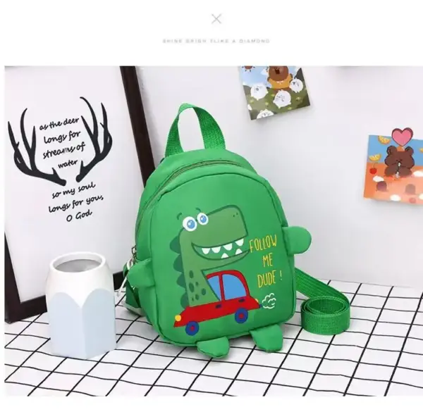 Kinderrucksack mit Dino-Motiv, Auto und Tragegriff – Bild 4